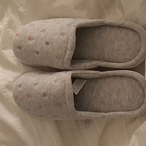 Isotoner size 9.5-10 slippers. Never worn